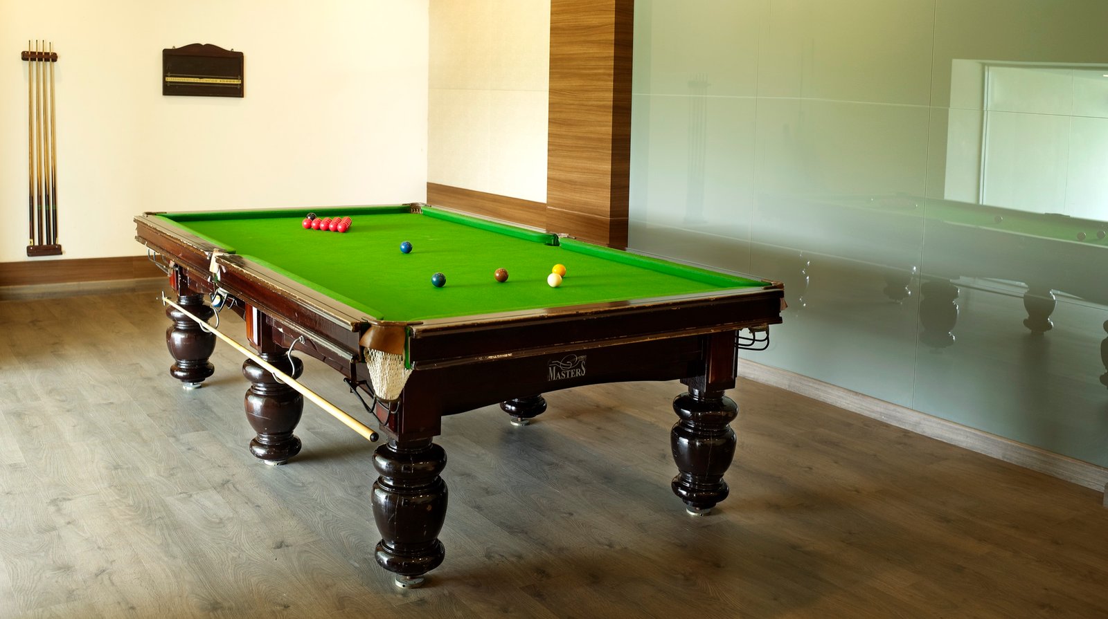 Recreation room with snooker table at Hotel Grey Suit